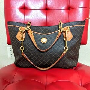 Rioni Mira Trendy travelers tote.